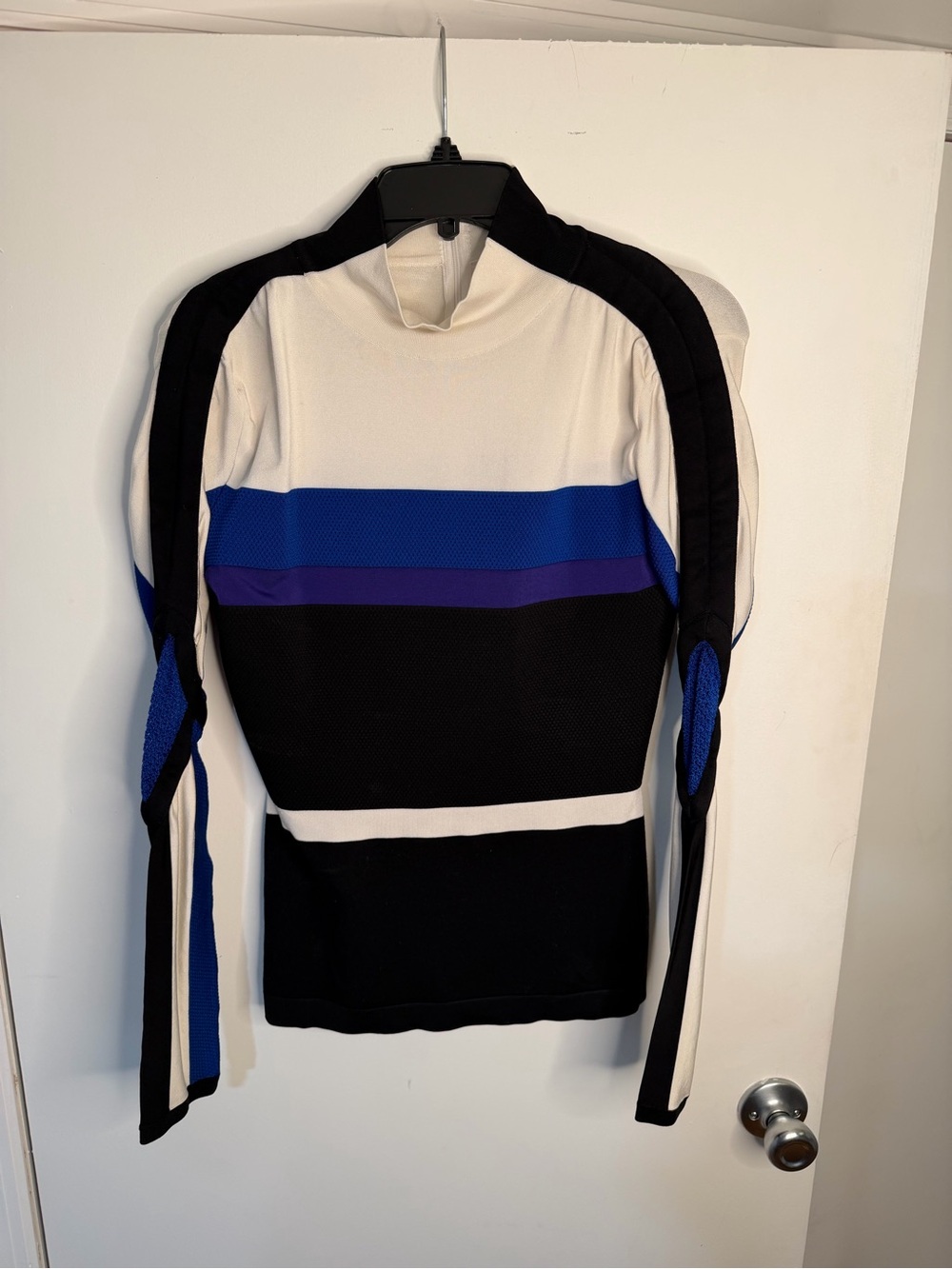 Versace Pre-fall 2015 Cream and Black Knit Top